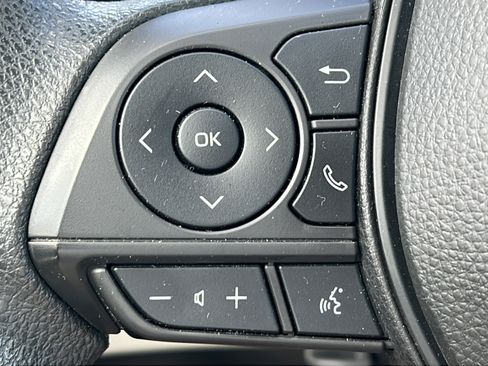 Used 2022 Toyota Corolla Cross L FWD image 19
