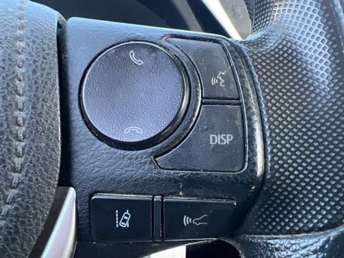 Used 2017 Toyota Corolla L w/ Carpet Mat Package (TMS) FWD image 17