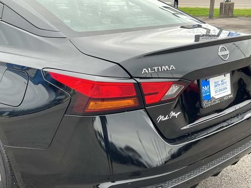 Used 2025 Nissan Altima 2.5 SV FWD image 11