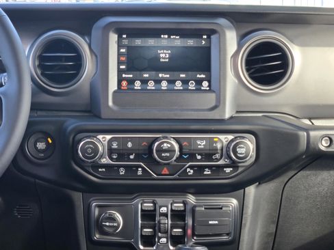 Used 2023 Jeep Gladiator Sport image 14