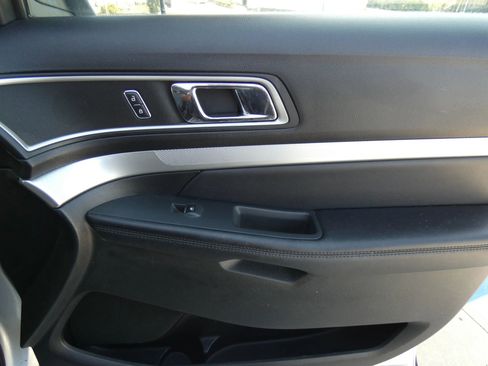 Used 2017 Ford Explorer XLT w/ Equipment Group 202A image 30