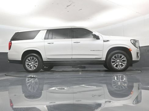 Used 2022 GMC Yukon XL Denali AWD/4WD image 49