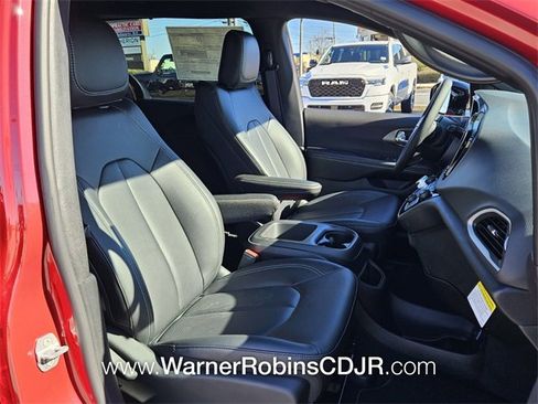 New 2026 Chrysler Voyager LX image 18