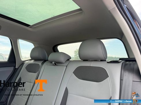 Used 2023 Volkswagen Taos SE w/ Panoramic Sunroof Package AWD/4WD image 9