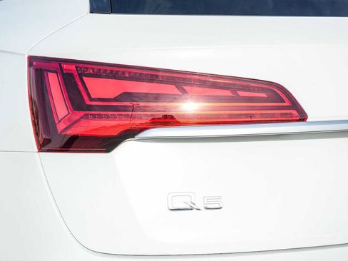 Used 2023 Audi Q5 2.0T Premium w/ Convenience Package image 10