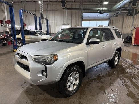 Used 2015 Toyota 4Runner SR5 image 2
