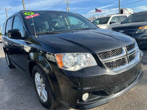 Used 2018 Dodge Grand Caravan SXT image 4