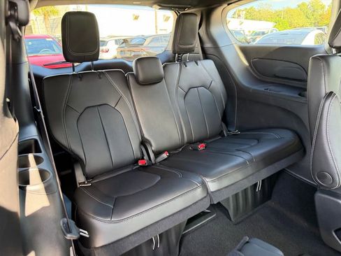 New 2026 Chrysler Pacifica Select FWD image 31