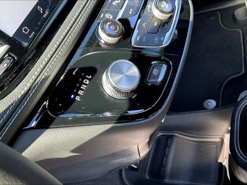 New 2026 Chrysler Pacifica Select image 9