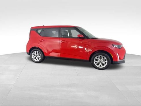 Certified 2025 Kia Soul LX w/ LX Technology Package image 7