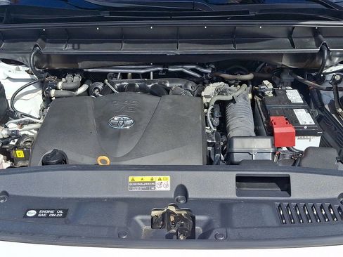 Used 2022 Toyota Highlander XLE AWD/4WD image 31