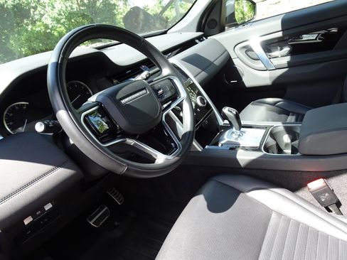 Used 2023 Land Rover Discovery Sport SE image 18