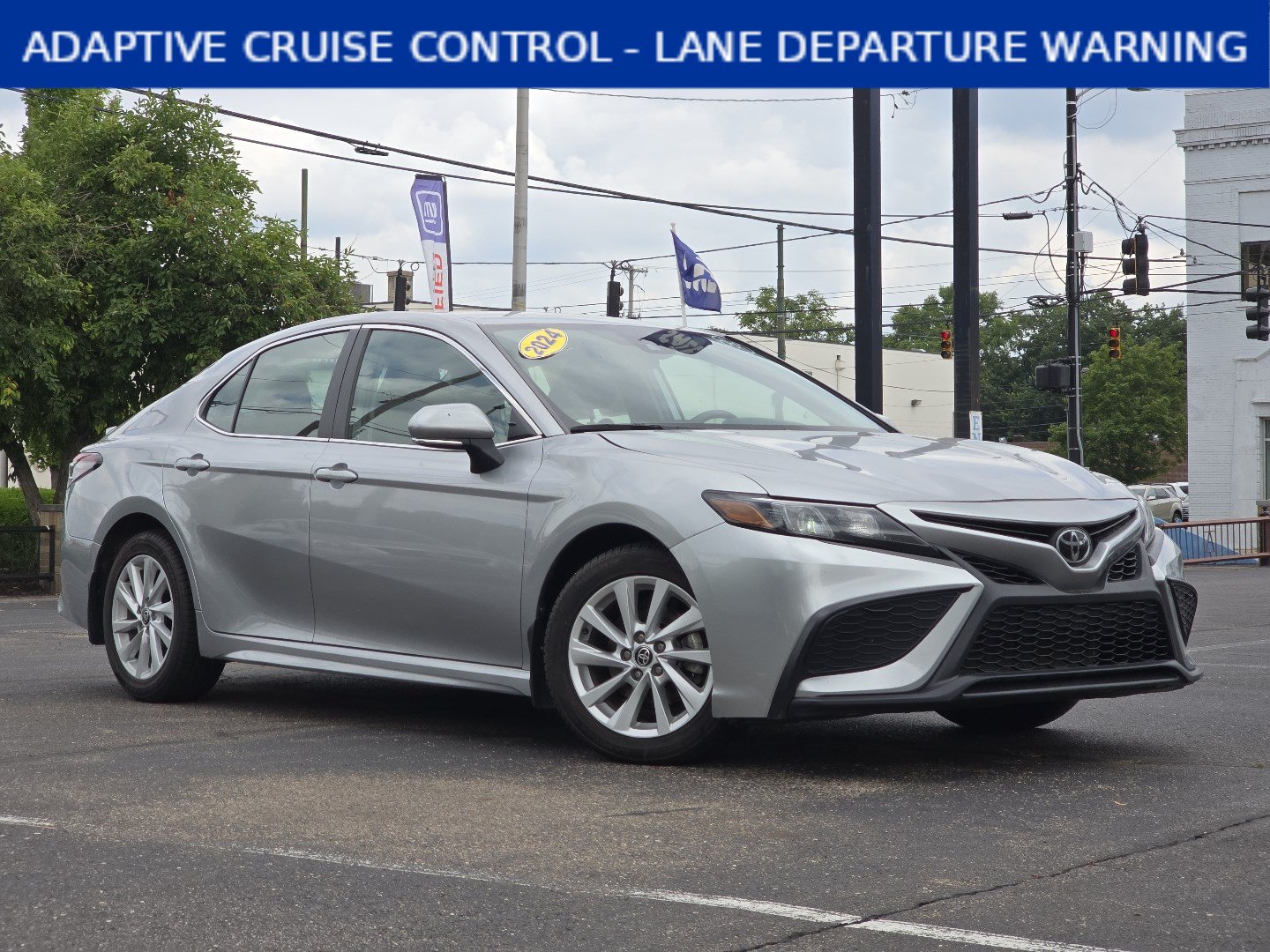 Used 2024 Toyota Camry SE FWD image 1
