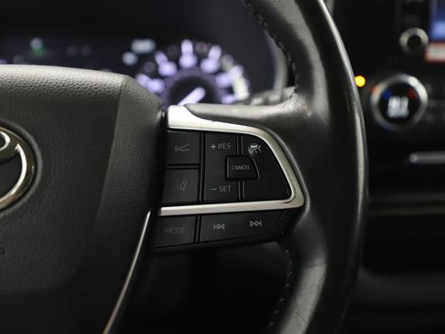 Used 2022 Toyota Highlander XLE image 30