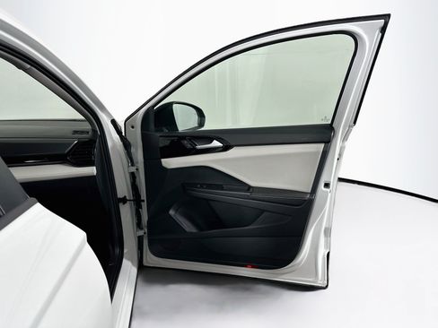 Used 2026 Volkswagen Taos S FWD image 30