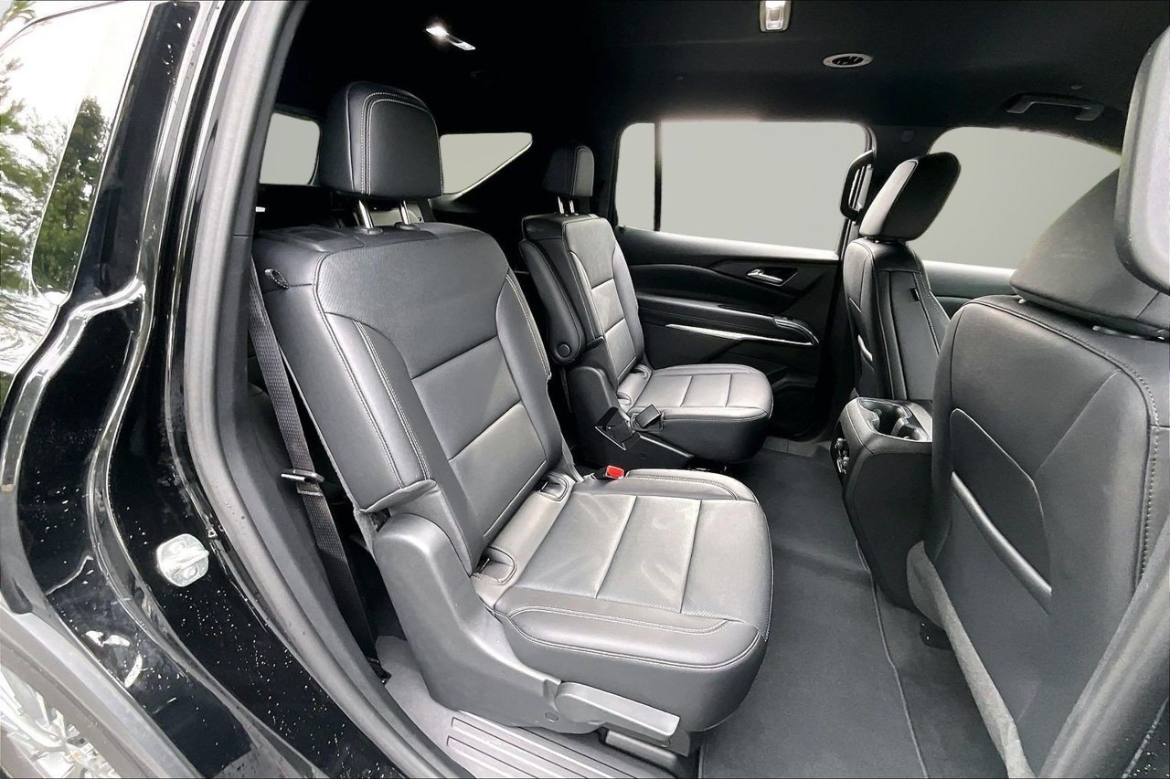 Used 2025 Chevrolet Traverse LT AWD/4WD image 23