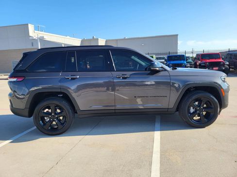 New 2025 Jeep Grand Cherokee Limited w/ Black Appearance Package image 6