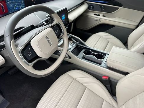 Used 2024 Lincoln Nautilus Reserve w/ Equipment Group 202A image 4