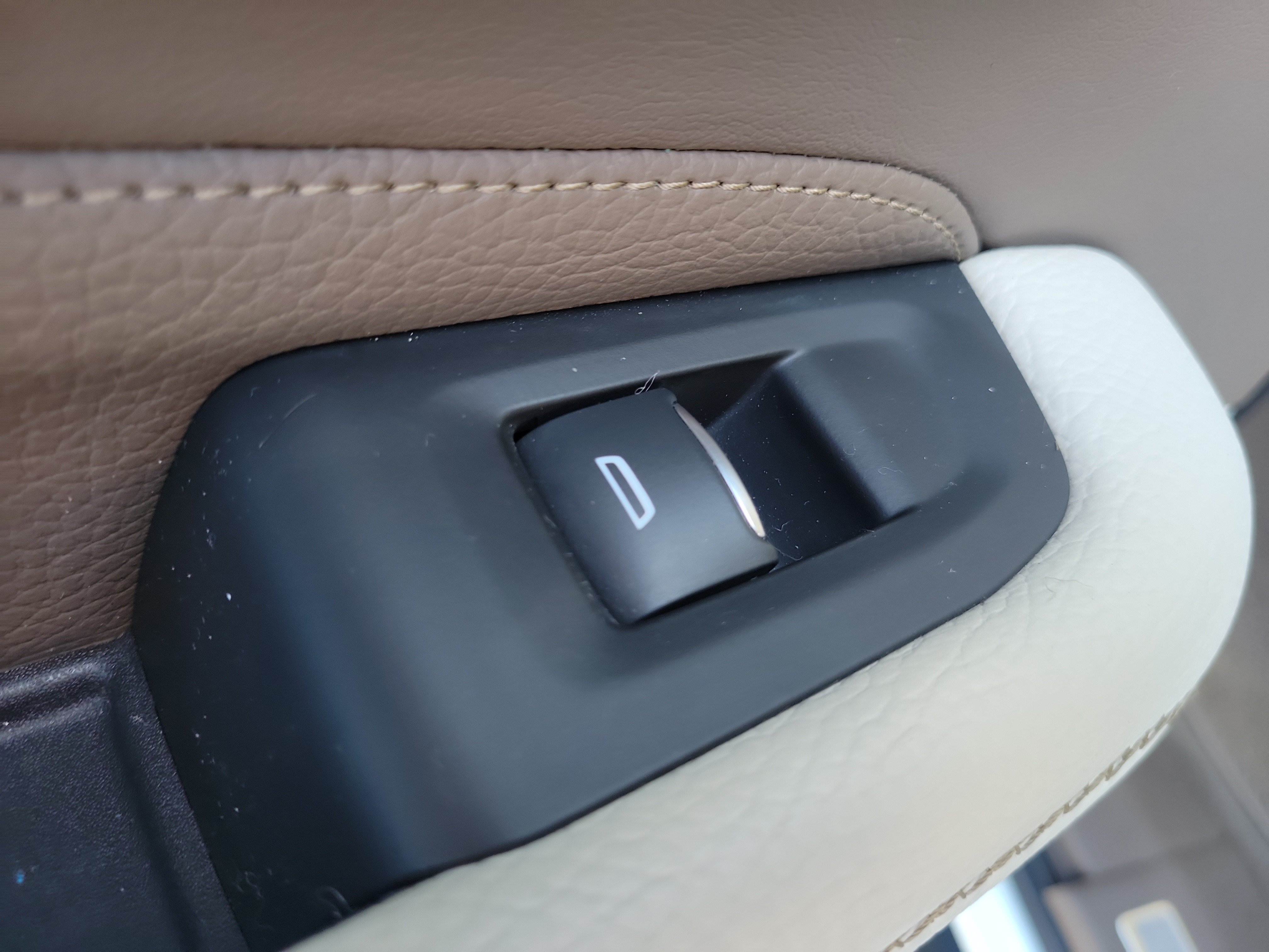 Used 2022 GMC Yukon XL Denali AWD/4WD image 15