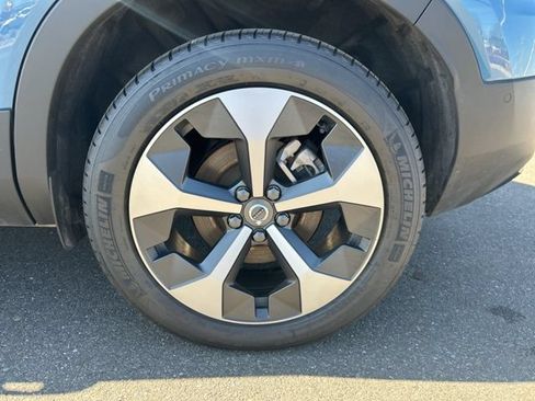 Used 2025 Volvo XC40 B5 Plus AWD/4WD image 9