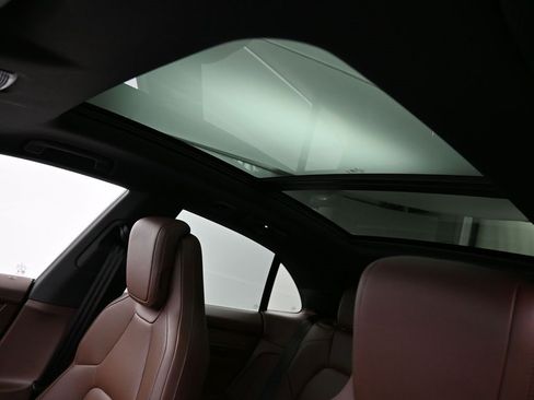 Used 2025 Porsche Macan 4 Electric image 8