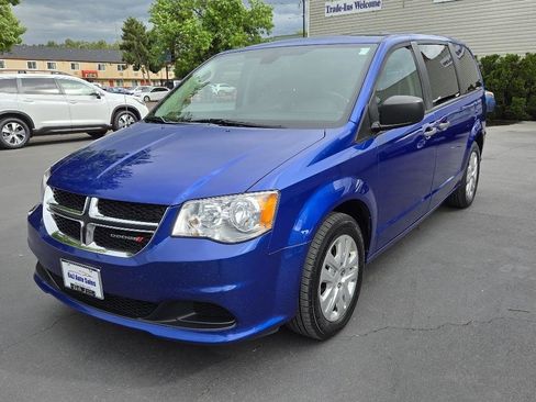 Used 2019 Dodge Grand Caravan SE w/ UConnect Hands-Free Group FWD image 2