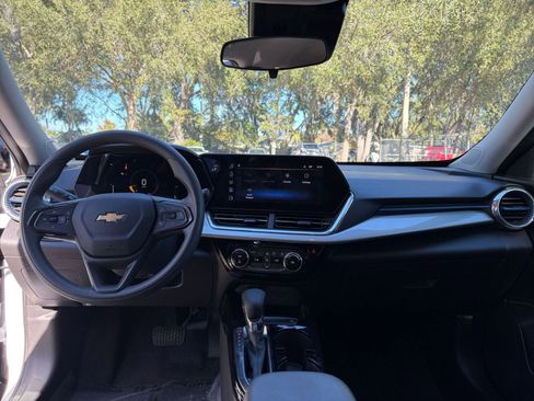 Used 2025 Chevrolet Trax LT image 27