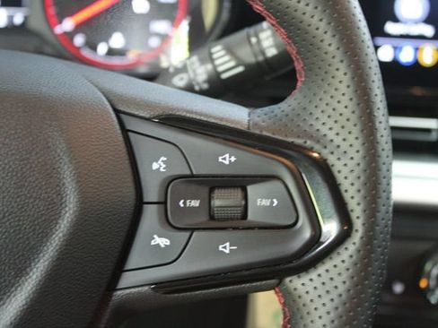 Used 2024 Chevrolet Trax RS FWD image 17