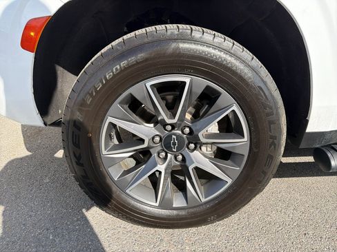 Used 2024 Chevrolet Suburban Z71 AWD/4WD image 8