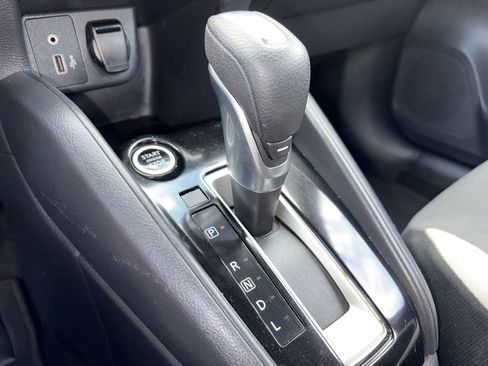 Used 2020 Nissan Versa SV FWD image 5