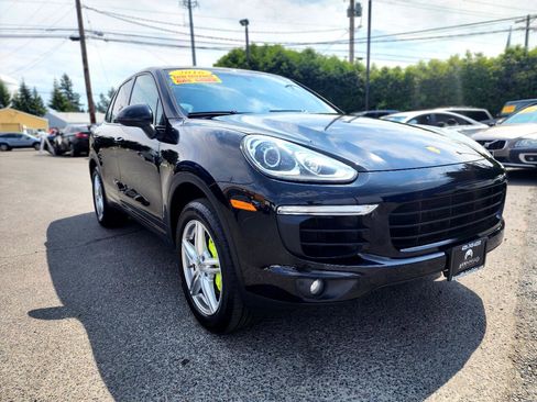 Used 2016 Porsche Cayenne S image 3