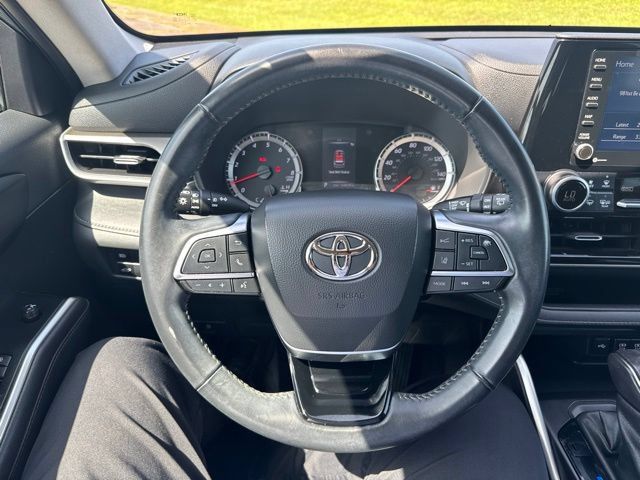 Used 2021 Toyota Highlander LE FWD image 21