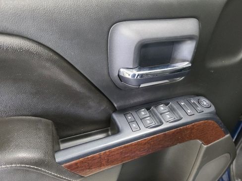 Used 2017 GMC Sierra 1500 SLE w/ SLE Value Package image 9