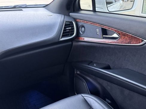 Used 2020 Lincoln Nautilus Reserve w/ Equipment Group 201A image 12