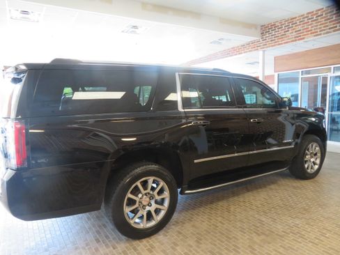 Used 2019 GMC Yukon XL Denali AWD/4WD image 73