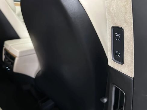 Used 2018 Tesla Model X 75D image 21