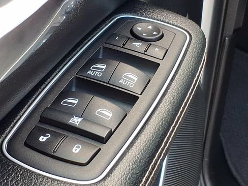 Used 2023 RAM 1500 Laramie AWD/4WD image 12