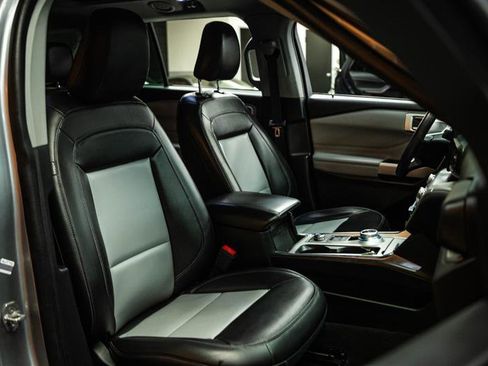 Used 2022 Ford Explorer XLT w/ Equipment Group 202A image 15