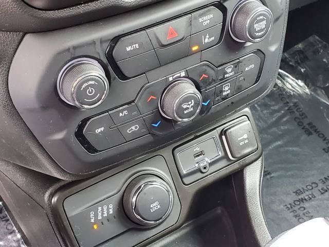 Certified 2023 Jeep Renegade Limited AWD/4WD image 19