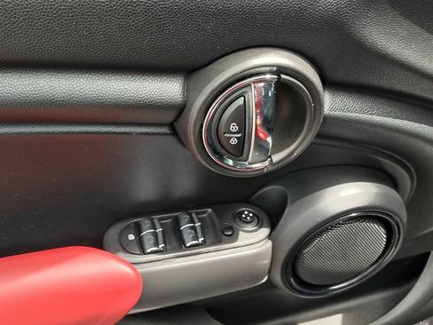 Used 2018 MINI Cooper 4-Door Hardtop FWD image 11