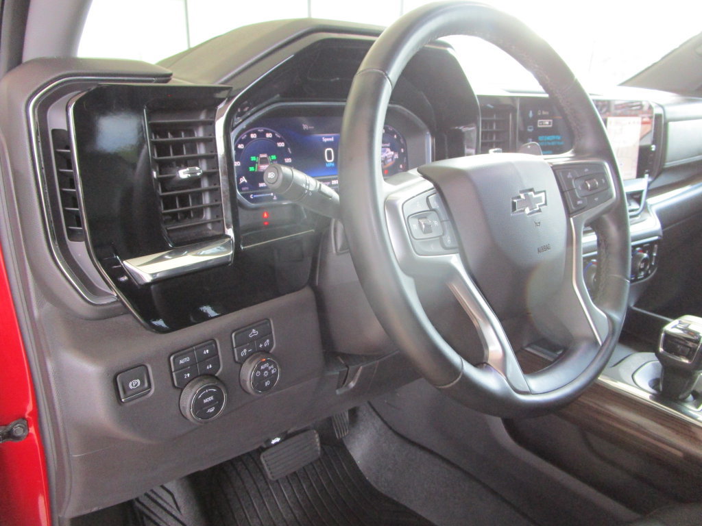 Used 2025 Chevrolet Silverado 1500 LT Trail Boss w/ Convenience Package II AWD/4WD image 38
