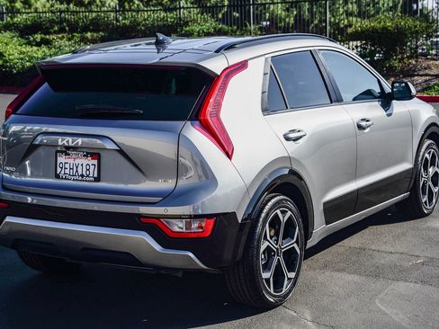 Used 2023 Kia Niro EX Touring image 7