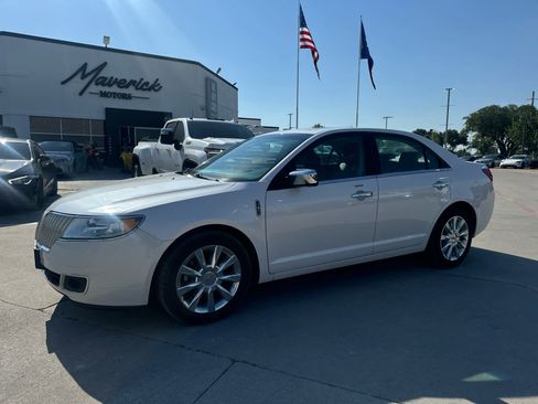 Used 2010 Lincoln MKZ FWD image 1