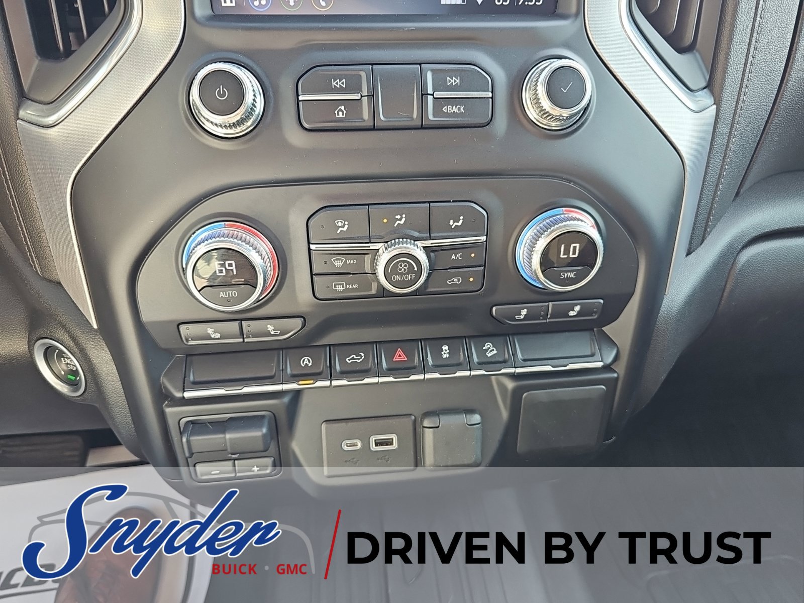 Used 2021 GMC Sierra 1500 Elevation w/ LPO, Elevation Black Package AWD/4WD image 18