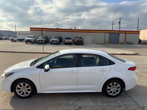 Used 2021 Toyota Corolla LE image 6