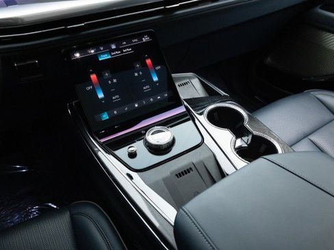 Used 2025 Cadillac Escalade IQ Luxury 2 image 18