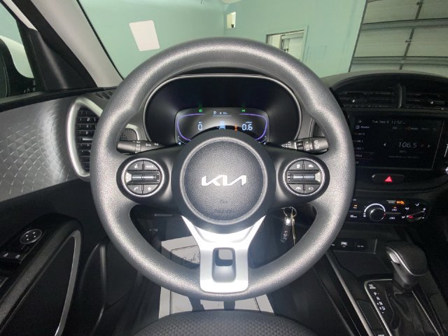 Used 2023 Kia Soul LX w/ LX Technology Package FWD image 14