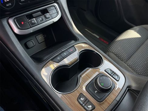 Used 2023 GMC Acadia SLE w/ Driver Convenience Package image 15