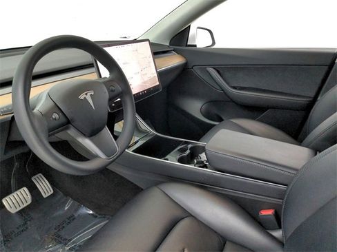 Used 2020 Tesla Model Y Performance image 25