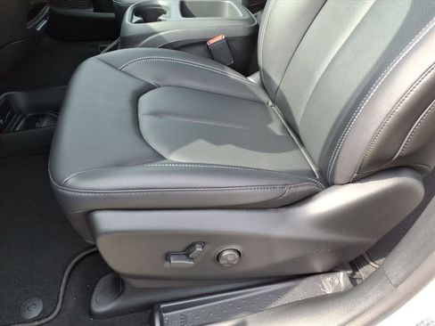 New 2026 Chrysler Pacifica Select image 17